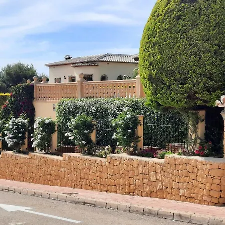 Mediterranean Oasis: Beachside Luxury With Private Pool *